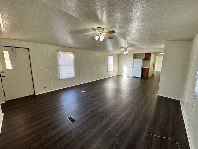 Foto del edificio - 3-bedroom 2-bathroom Mobile Home Available...