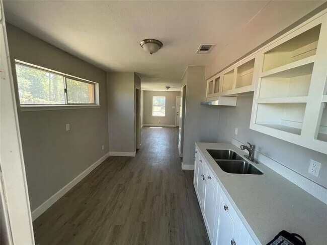 Kitchen - 7803 Glass St
