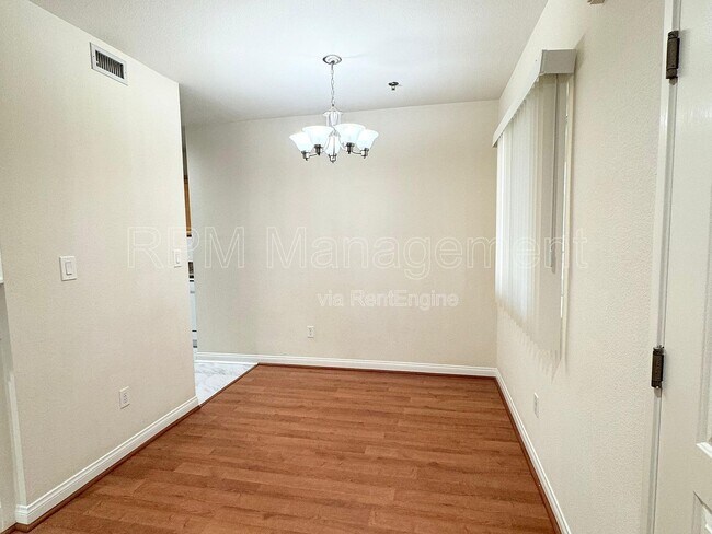 Foto del edificio - 843 Hayworth Ave