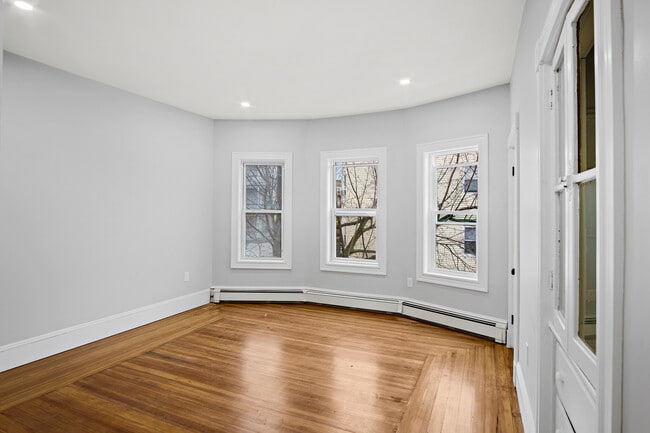 Building Photo - 38 Woodford St