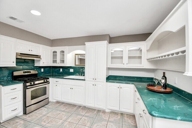 Foto del edificio - 3503 Nayland Rock Dr