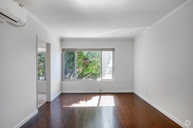 Studio - 500SF - Living Room - 802 N West Knoll Dr