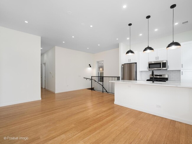 Foto del edificio - 842 N Wolcott Ave
