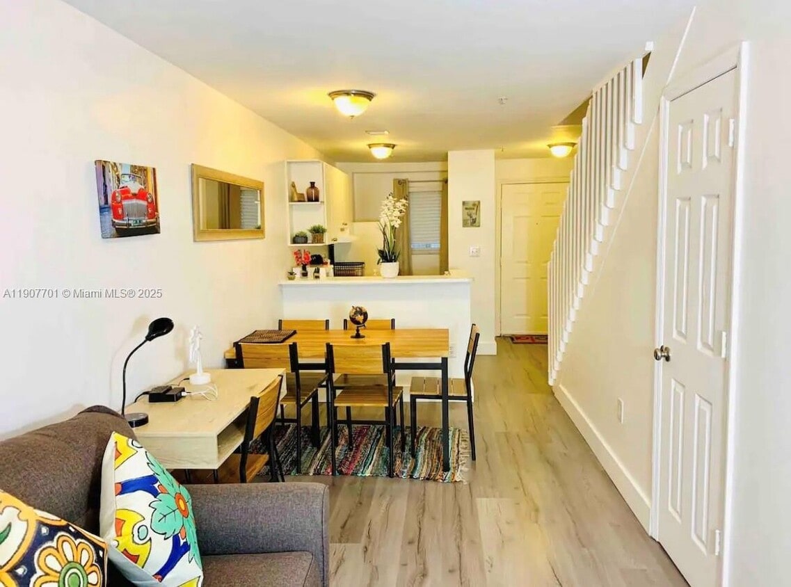 Foto principal - 821 SW 2nd St