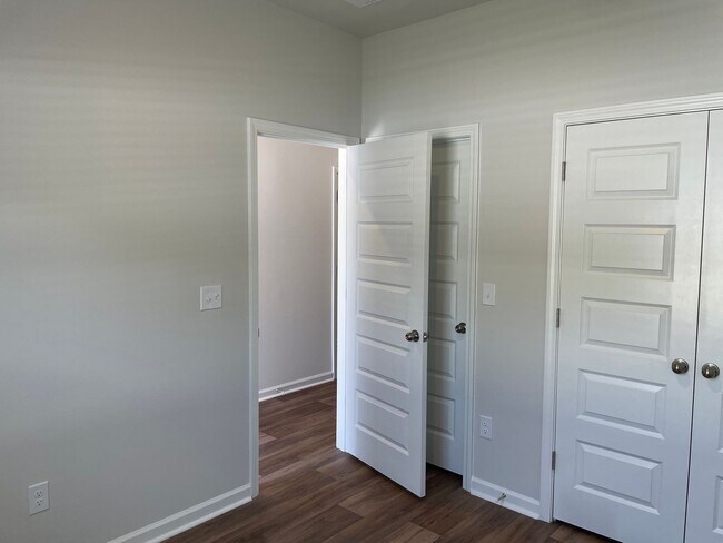 Foto del edificio - 1157 Windy Grove Ln