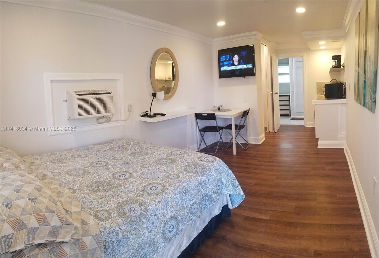 1030 S 62nd Ave Unit B, Hollywood, FL 33023 Room for Rent in