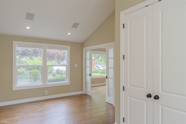 Building Photo - 3 br, 2 bath House - 3898 The Bishop House