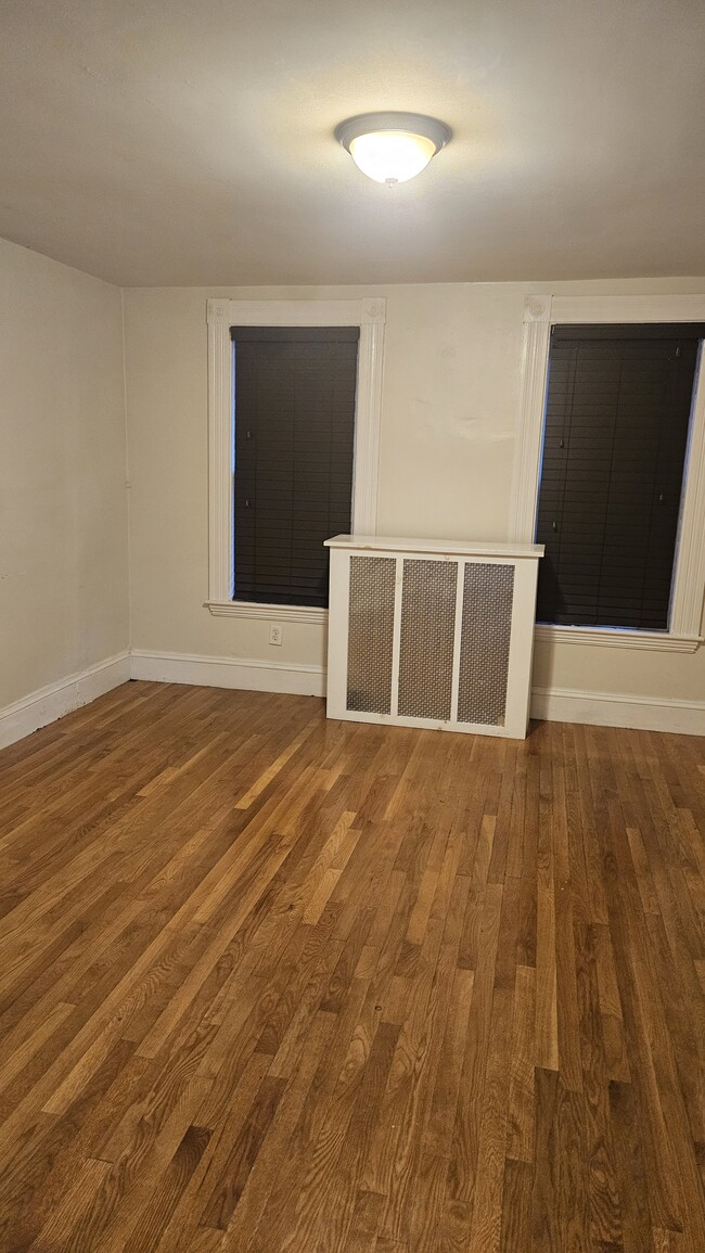 Building Photo - 376 Medford St