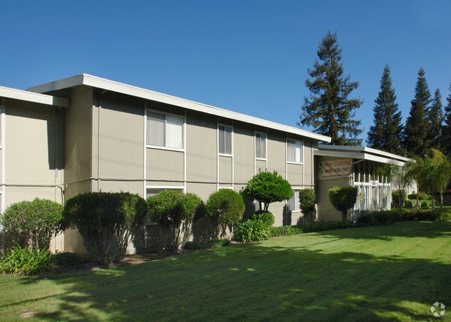 Building Photo - Union Manor