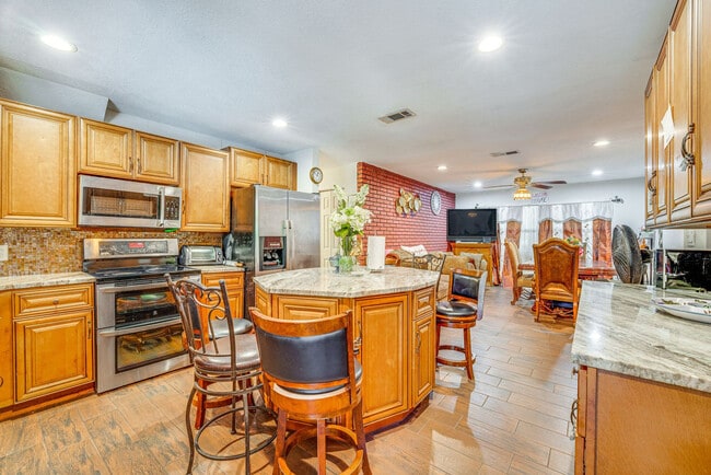 Foto del edificio - 281 W 18th St
