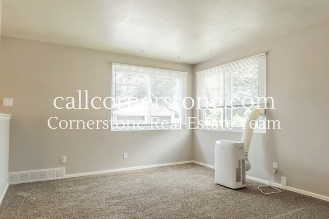 Building Photo - 1410 Custer Ave