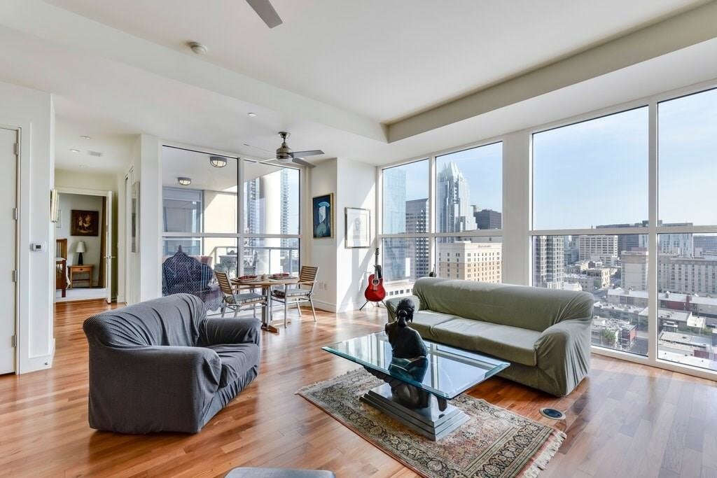 Foto principal - 98 San Jacinto Blvd