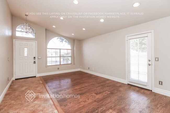 Building Photo - 6943 E Lakeview Ave