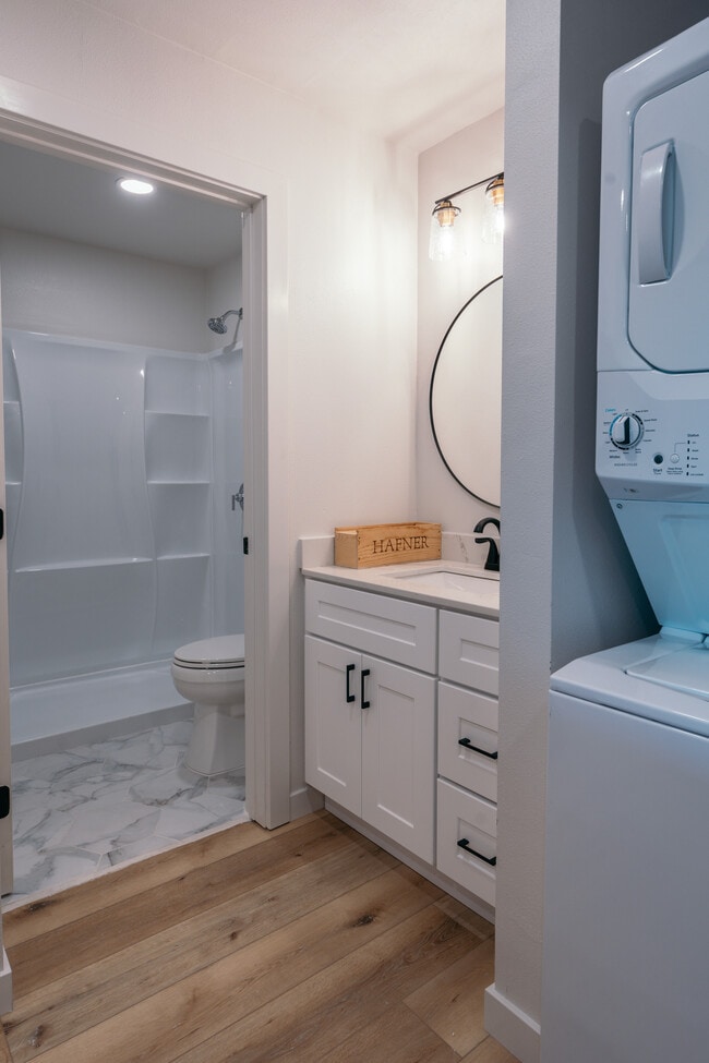 Bathroom - 2729 Dwight LP