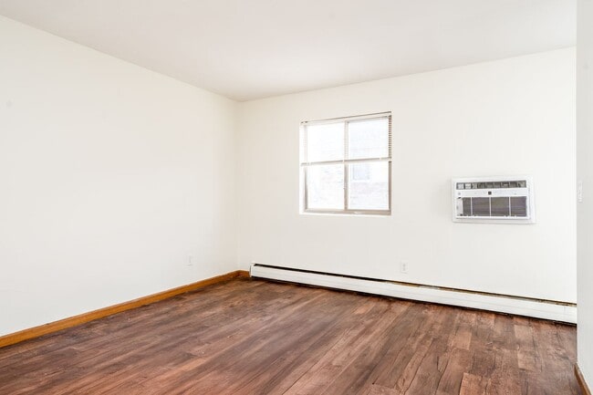 Interior Photo - 2009 Bryant Ave S