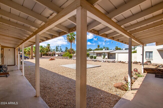 Foto del edificio - 3646 E Glenrosa Ave
