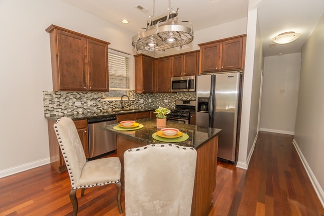 Foto del edificio - 3440 N Narragansett Ave