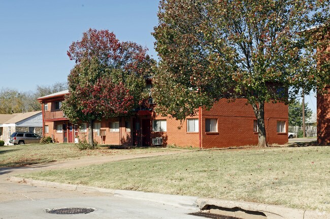 Building Photo - Capitol Estates Apartments