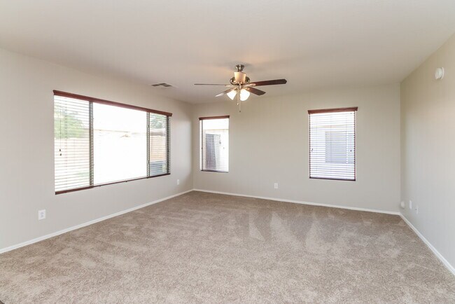 Foto del edificio - 1924 W Gold Mine Way