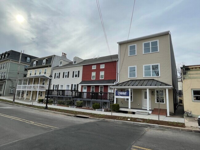 Building Photo - 211 High St