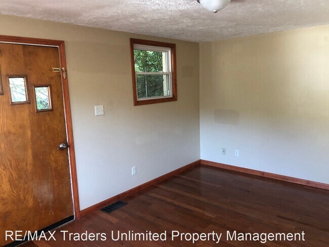 Building Photo - 1 br, 1 bath House - 909 1/2 Meadow Ave.