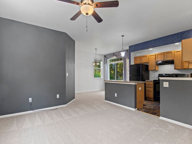 Foto del edificio - Charming 2 bed 2 bath Condo Near Centerra!