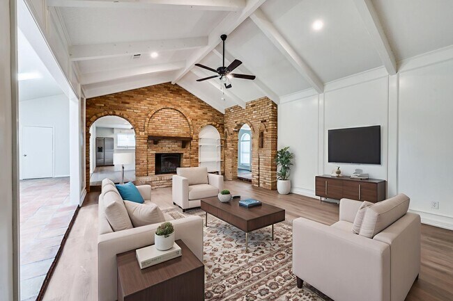 Foto del edificio - 1710 Green Oaks Dr