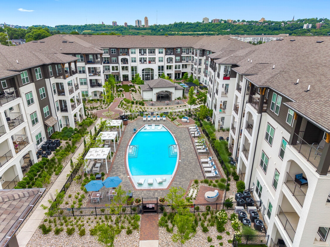 Courtyard - Velo Riverside