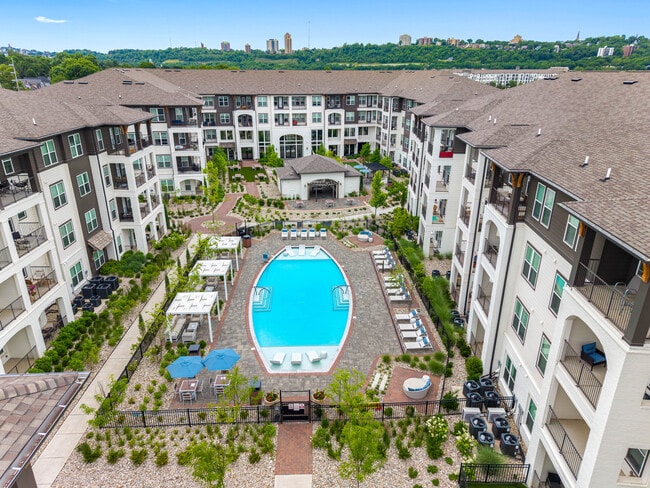 Courtyard - Velo Riverside Apartments
