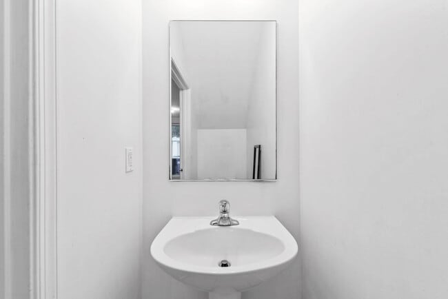 Building Photo - 1425 NW 36th Way