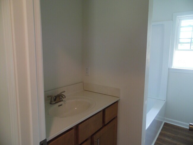 Building Photo - 3301 Pepperhill Rd