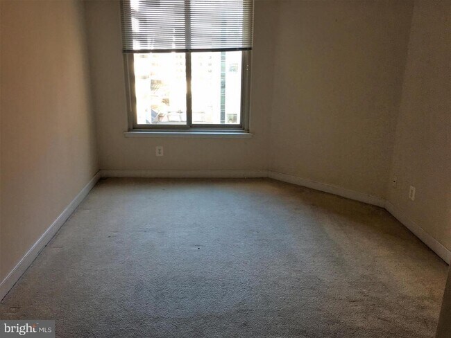 Foto del edificio - 7500 Woodmont Ave