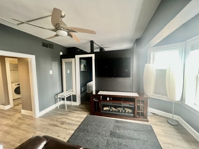 Foto del edificio - 230 E 9th St
