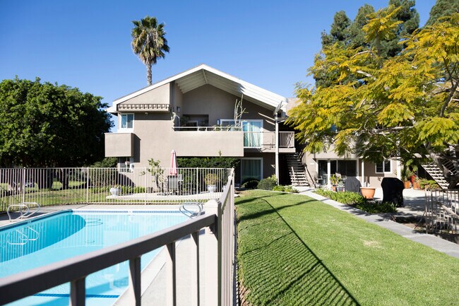 Foto del edificio - 2517 Navarra Dr