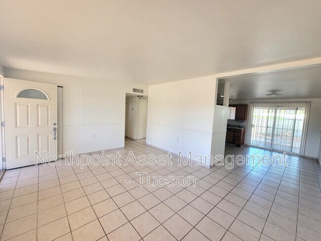 Building Photo - 1301 E Louisiana Dr