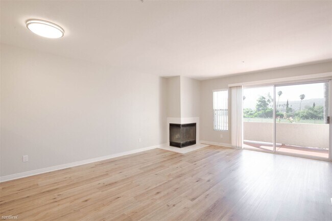 Building Photo - 2 br, 2.5 bath Condo - 5704 Camino Del Cielo
