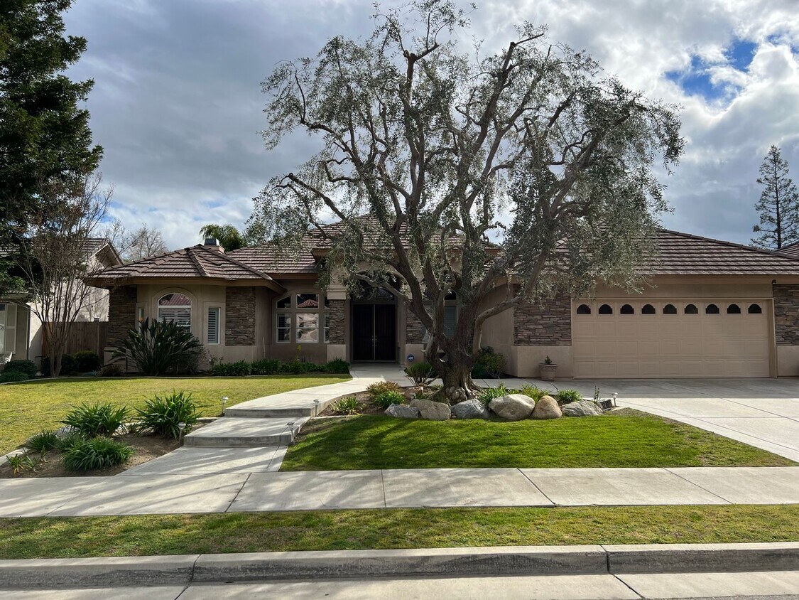 Villages Of Brimhall Home Ready to move in House Rental in Bakersfield, CA