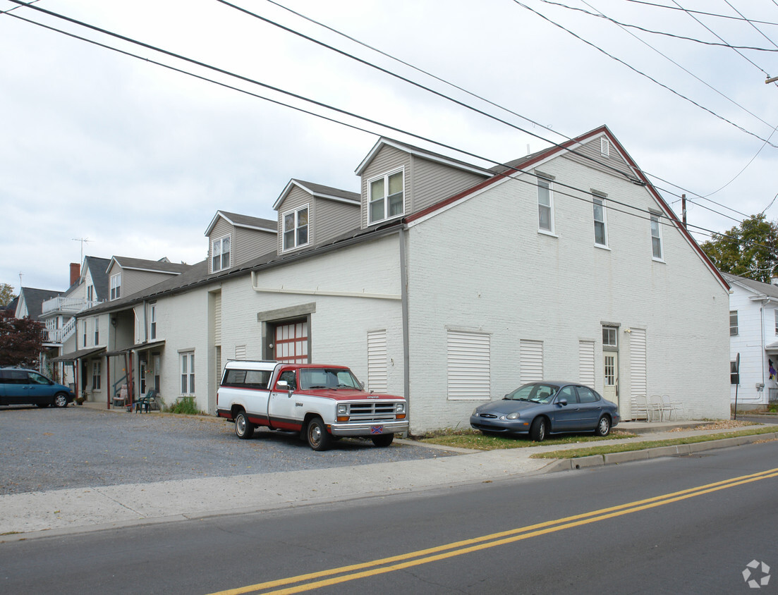 Building Photo - 3-9 W 6th St