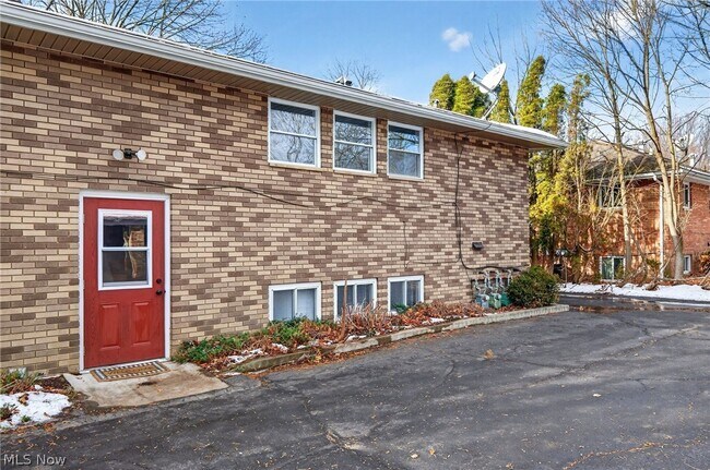 Foto del edificio - 211 Buffington Rd