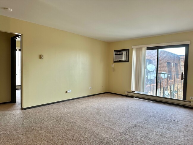 Building Photo - 160 S Waters Edge Dr