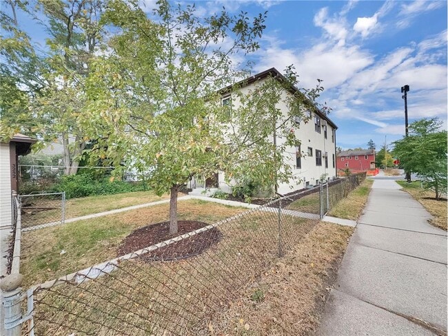 Building Photo - 3252 Grand Ave S