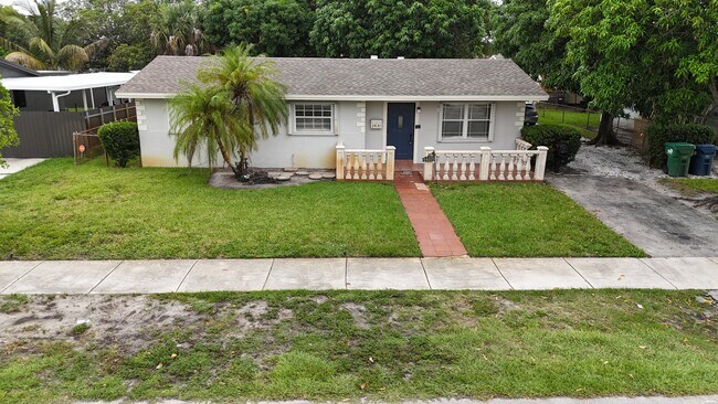 Exterior de la propiedad - 2830 NW 209th Terrace