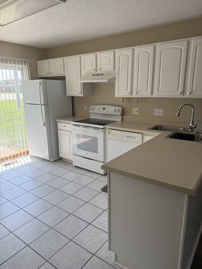 Foto del edificio - 714 Pine Ridge Dr