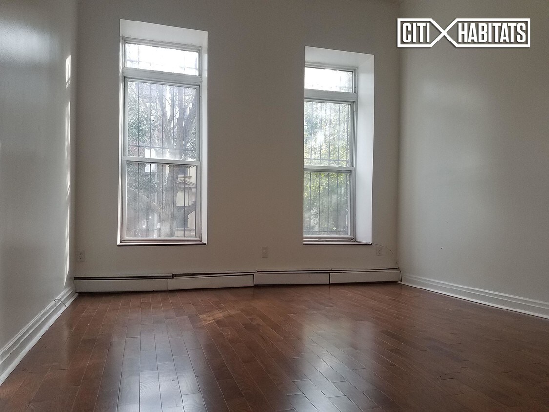 Primary Photo - 377 Greene Ave
