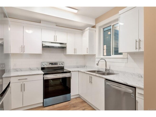 Building Photo - 5781 Linyard Rd