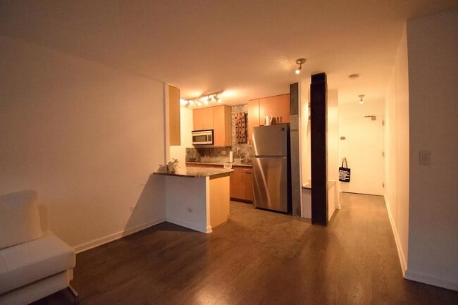 Building Photo - 607 W Wrightwood Ave