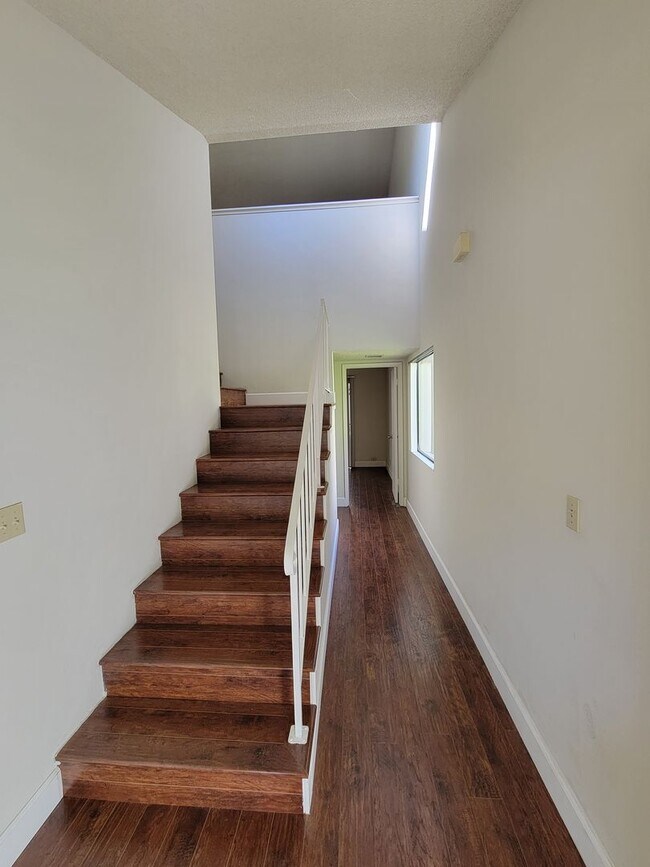 Foto del edificio - 3-bedroom 2 bath Townhouse in Sun Rise Ridge