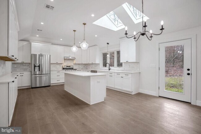 Foto del edificio - 358 Cherry Valley Rd