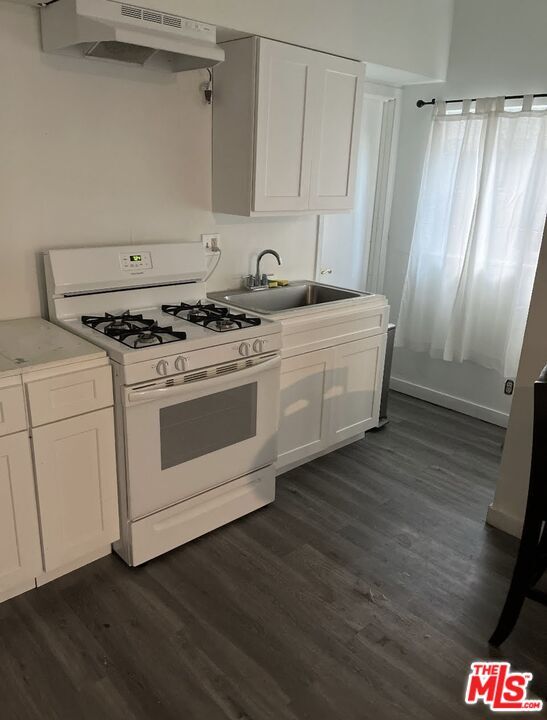 Foto del edificio - 4534 Kingswell Ave