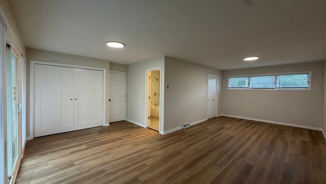 Building Photo - 219 N Park Dr